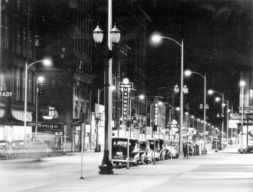 Early twentieth century photograph of Davenport's business district.